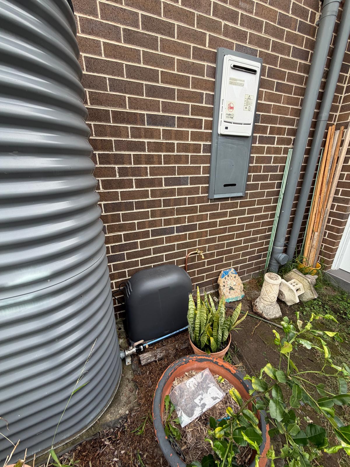 Rheem Metro Max instant gas — tank-fed — plumbing work completed in Kiama Downs by Shellharbour Plumbing (licensed Illawarra plumber)